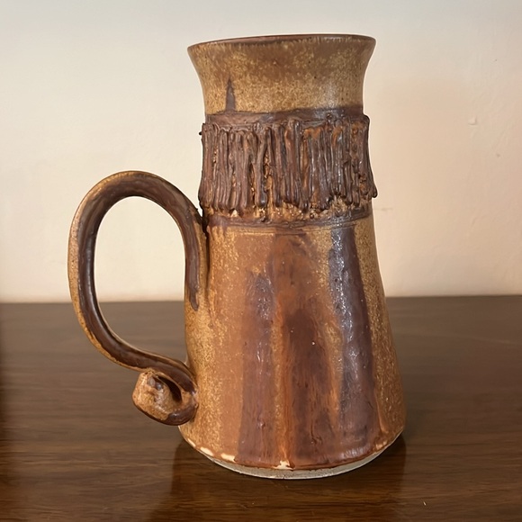 Vintage handmade pottery pitcher signed - Picture 4 of 10